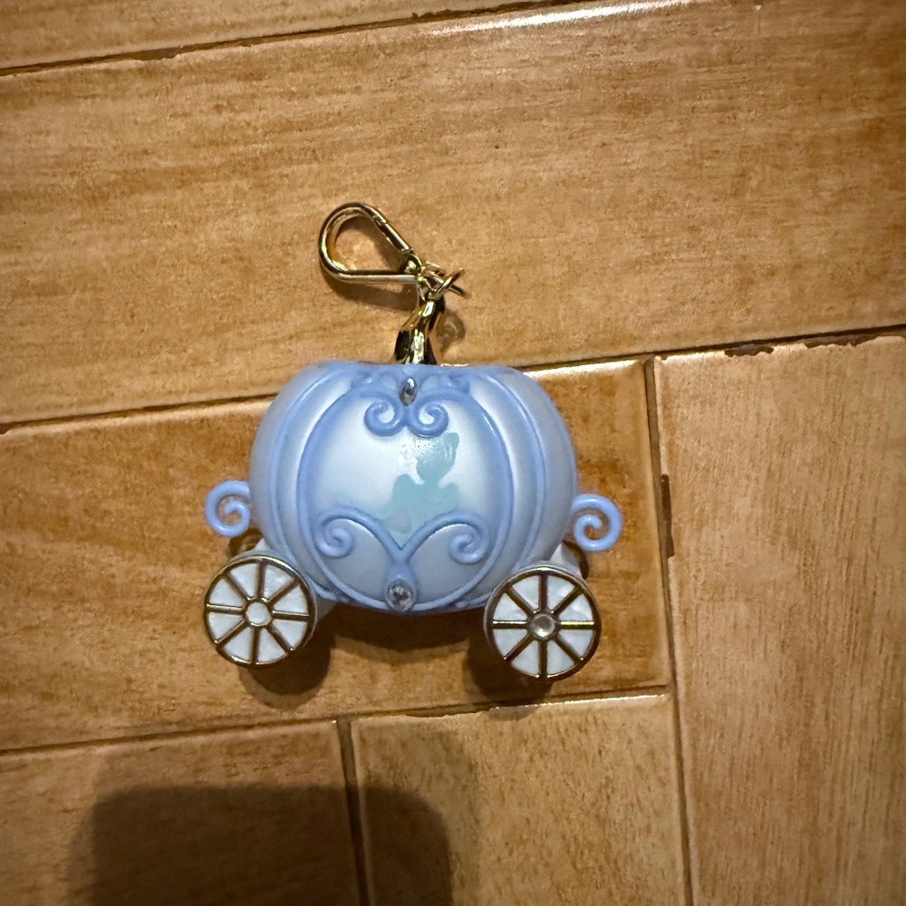NWOT Bath & Body Works Cinderella Light up Coach Hand Sanitizer Holder
